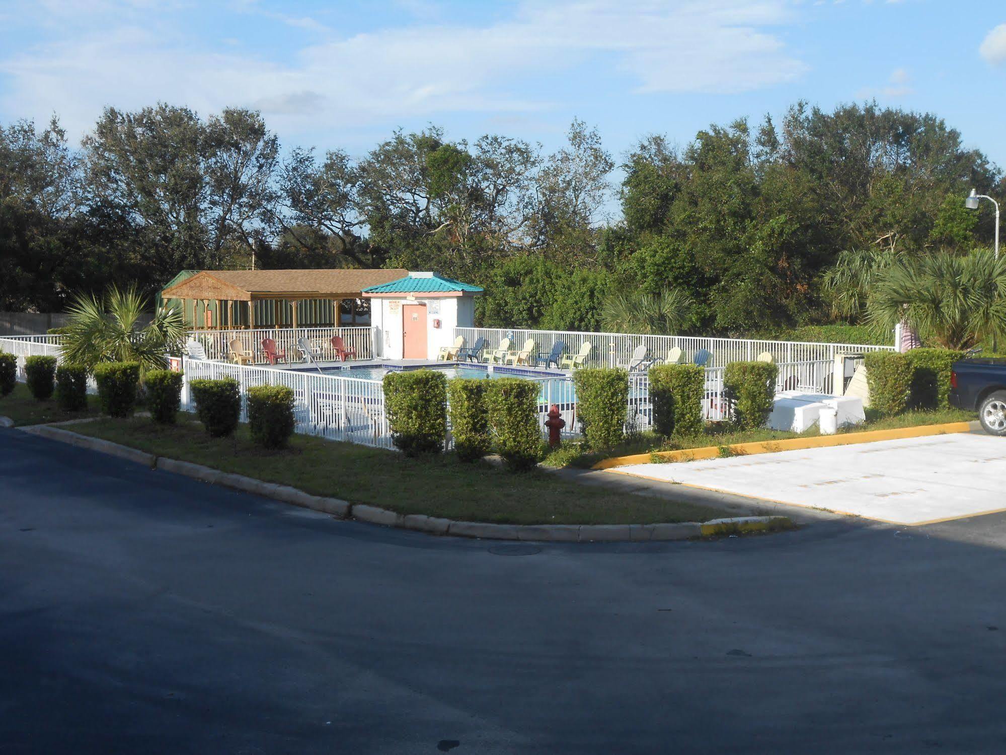 Executive Garden Titusville Hotel Exterior foto