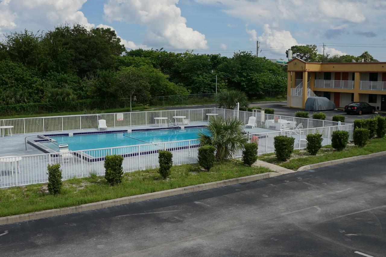 Executive Garden Titusville Hotel Exterior foto