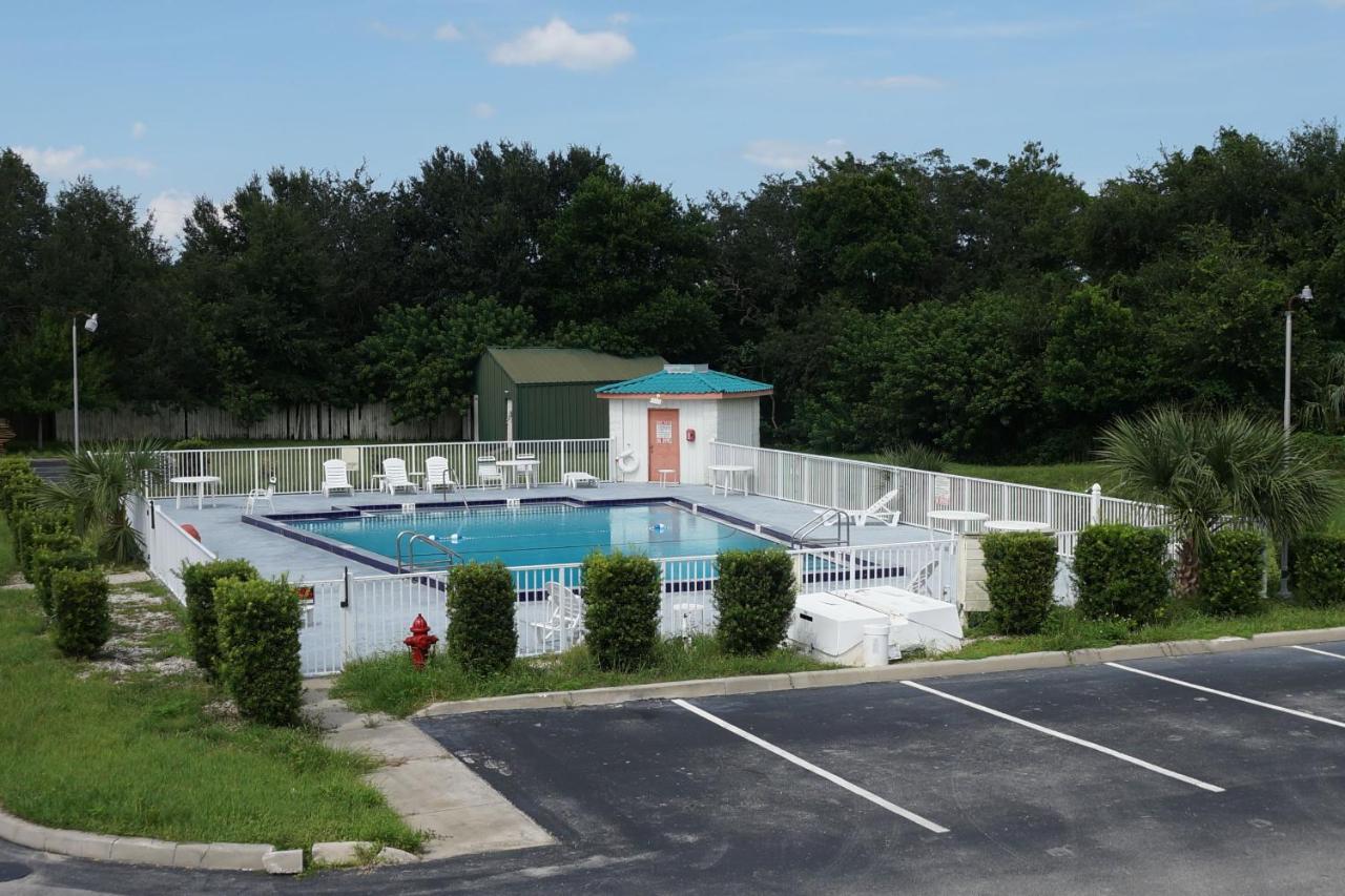 Executive Garden Titusville Hotel Exterior foto